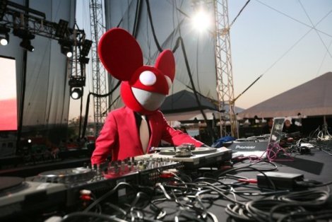 (House, Electro House, Breaks) Deadmau5  Essential Mix New Year's Eve 02, London on BBC Radio 1, With Justice, Eric Prydz, Plump DJs (2010-01-01), MP3 (image), 192 kbps